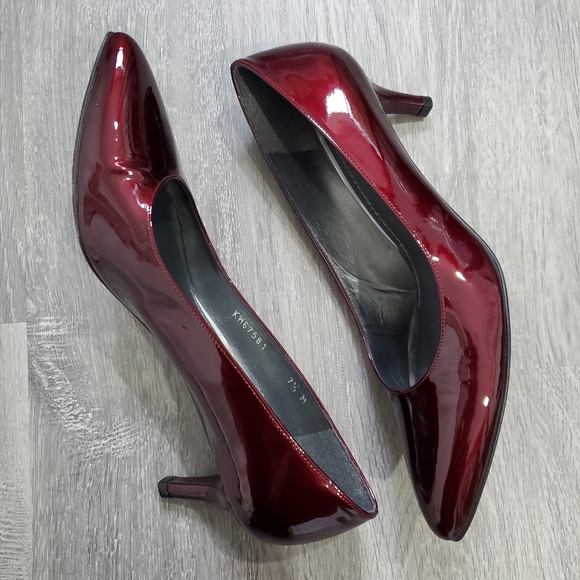 Stuart Weitzman Burgundy Patent Leather Pointy Toe Pumps - Picture 2 of 9